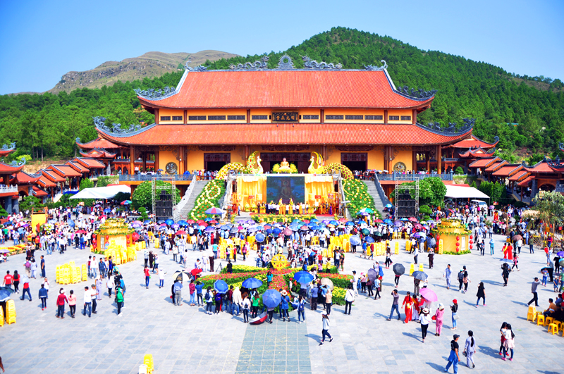 Yen Tu Tourism - Ba Vang Pagoda
